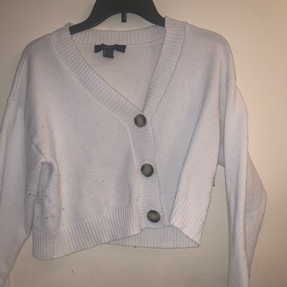 It has a little bit of fuzz but it is removable! - Picture 3 of 4